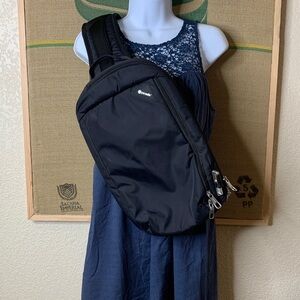 Pacsafe Vibe 325 Anti-Theft Sling Pack Black 10L